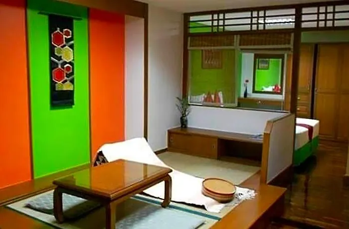 B.s. Court 3*