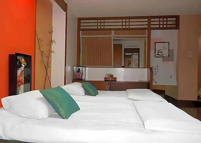 B.s. Court 3*